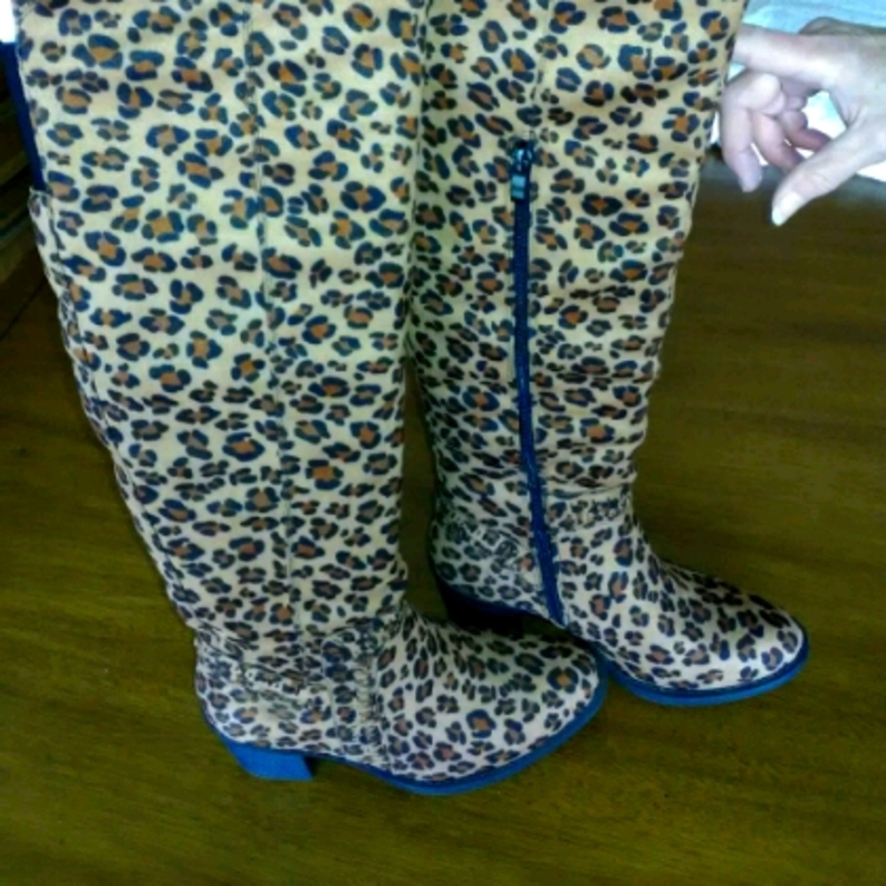 Boutique leopard print knee high boots never worn